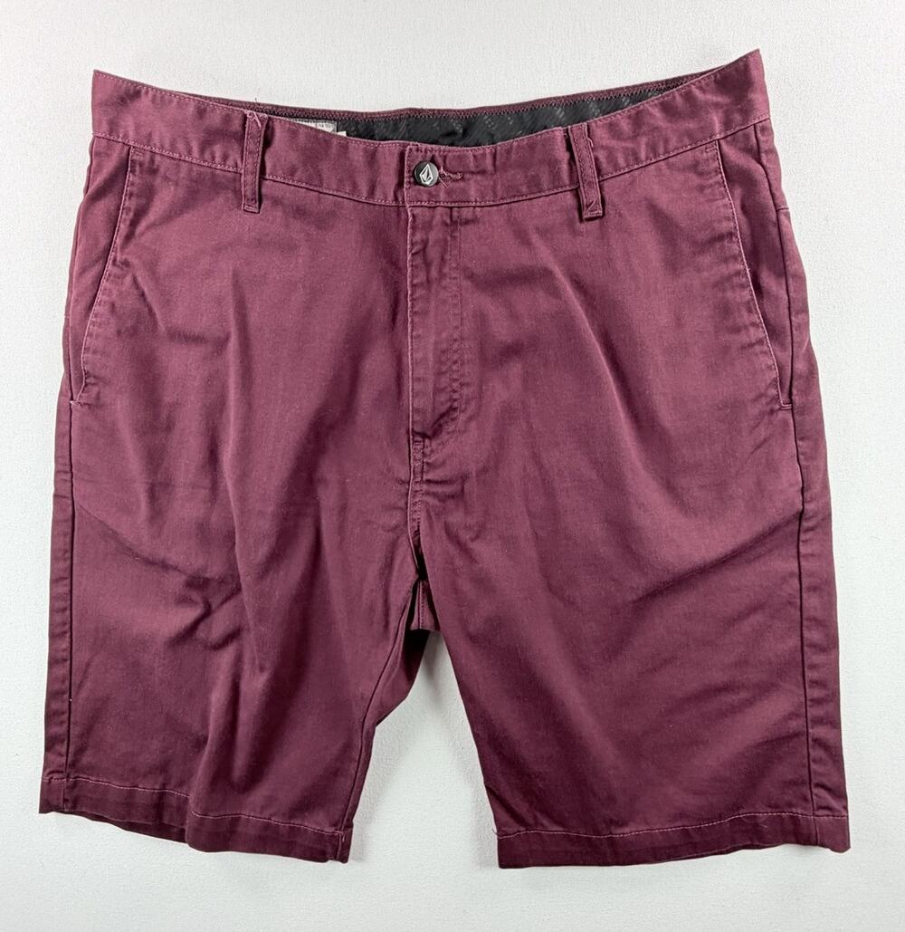 Volcom Burgundy Flat Front Chino Shorts Men's Size 36 10 Inseam Cotton Blend